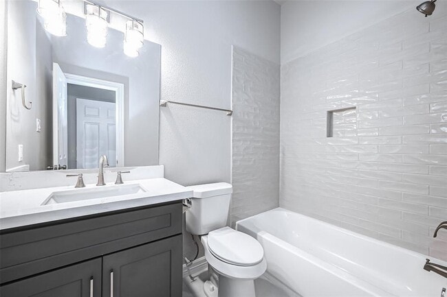 Building Photo - 6215 Suncrest Ct