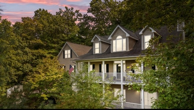 Building Photo - 42 Surrey Run