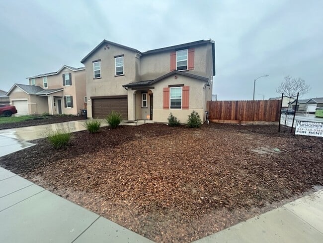 Building Photo - Newer 5 Bedroom 3 Bathroom in Tulare Coming Soon!!