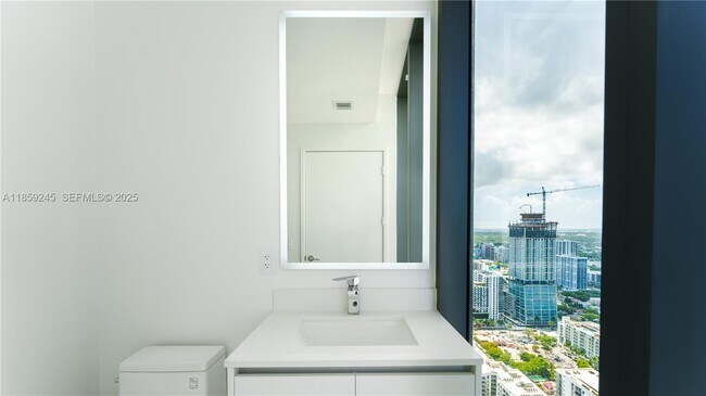 Building Photo - 700 NE 24th St