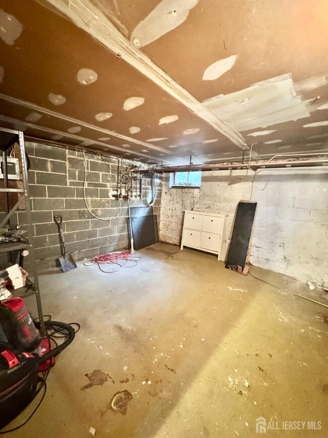Building Photo - 323 Gill Ln