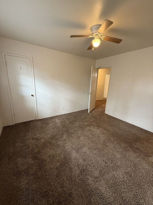 Building Photo - 1612 Hendola Dr NE