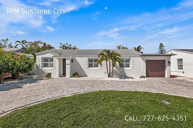 Building Photo - 14024 N Bayshore Dr