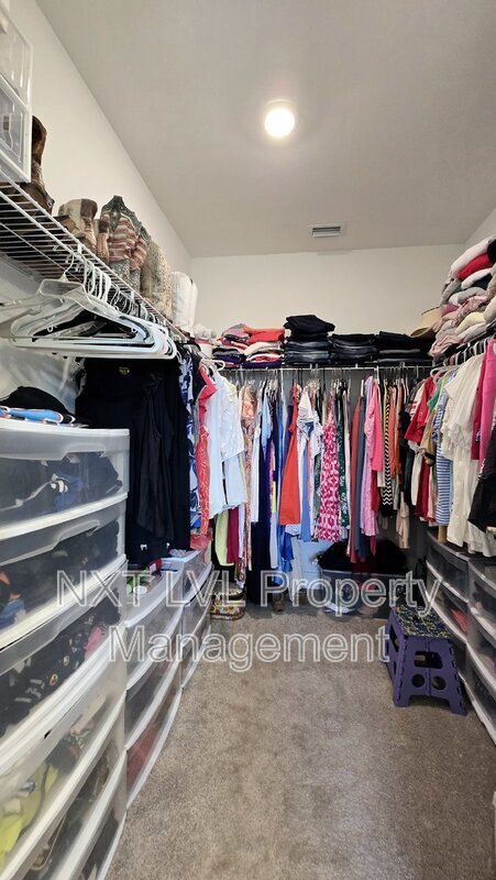 Building Photo - 804 Heather Lk Ave