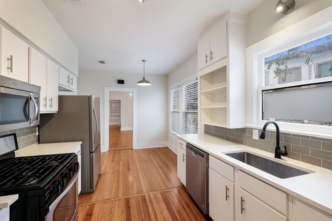 Building Photo - Modern Duplex in Monte Vista!