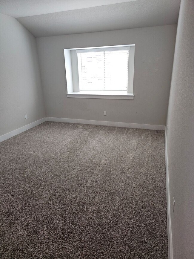 Building Photo - $500 discount for Lease signed in June!