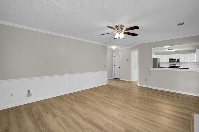 Building Photo - Stunning 4-bed Home in Hinesville With Two...