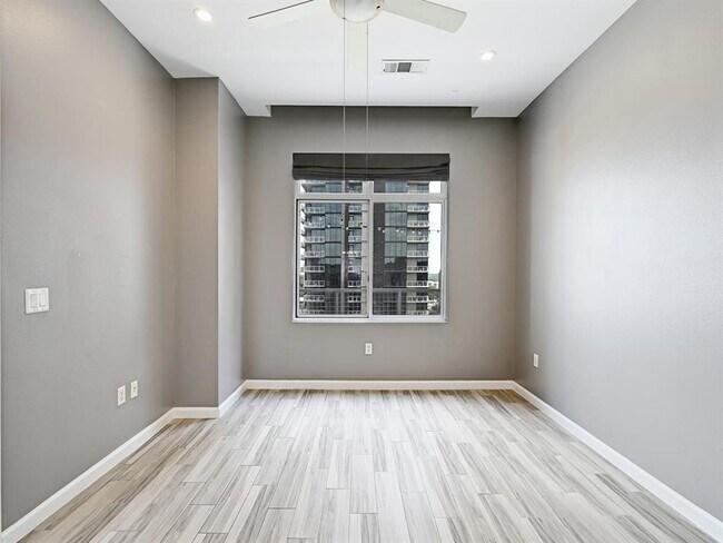 Building Photo - 54 Rainey St