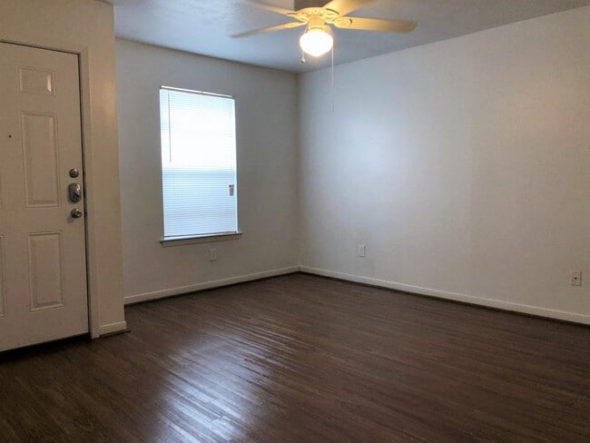 Building Photo - 3605MN