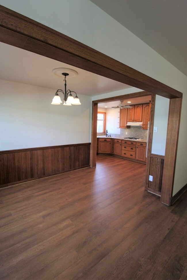 Building Photo - Quaint Midtown Ventura Home