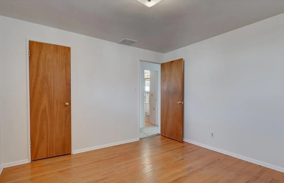 Building Photo - 3055 Victor St