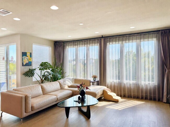 Building Photo - 7915 Floracita Ln