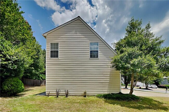 Building Photo - 2250 Winthrope Way Dr