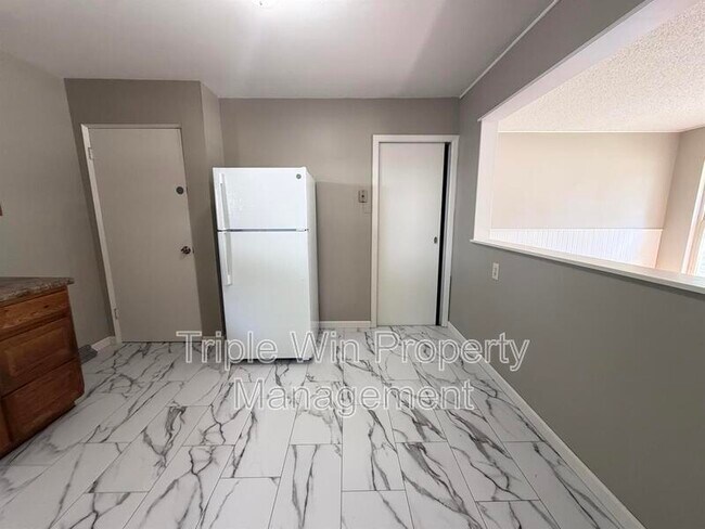 Building Photo - 675 Lilac Dr