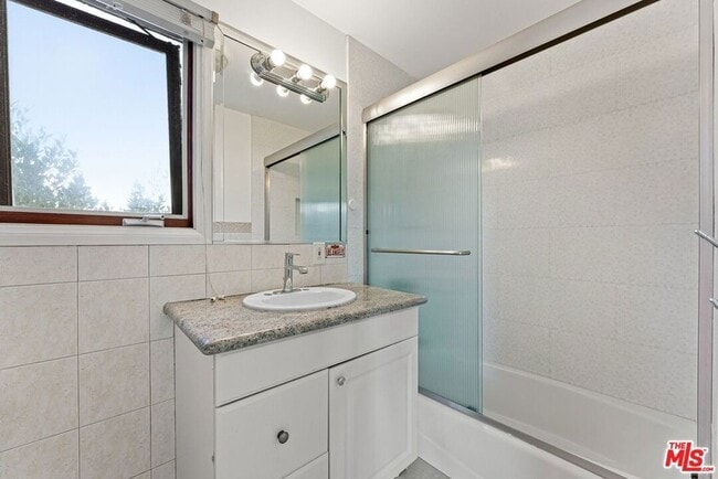 Building Photo - 15123 Greenleaf St