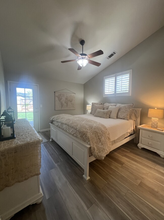 Master bedroom Cal-King Bed - 1452 Sudan Ct