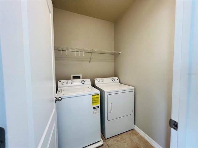 Building Photo - 6562 S Goldenrod Rd