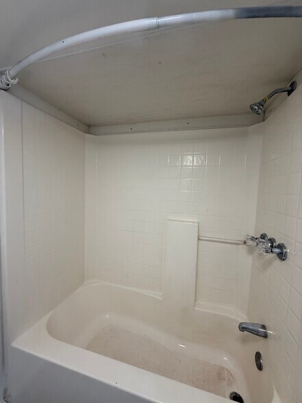 Building Photo - 9022 State Highway 99E