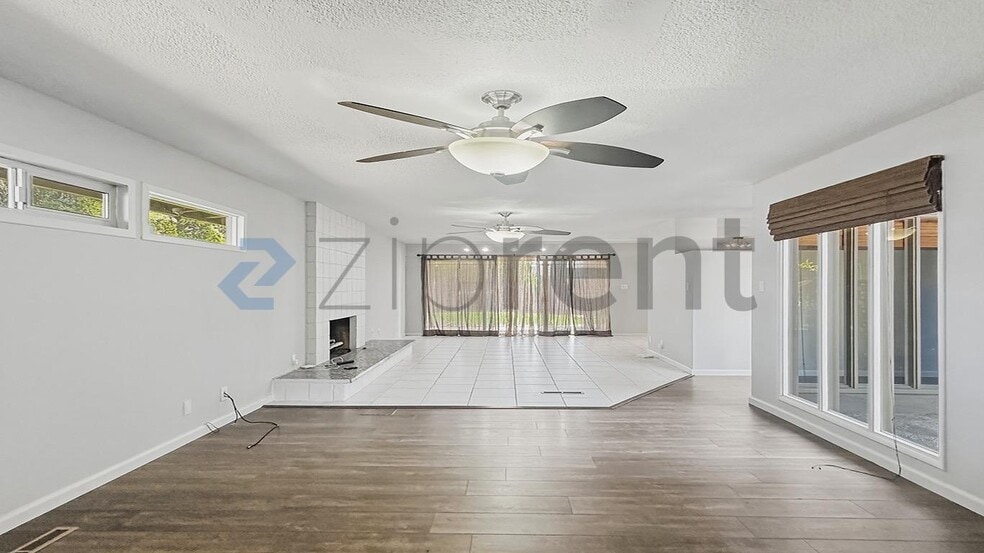 Building Photo - 5544 N Poplar Ave