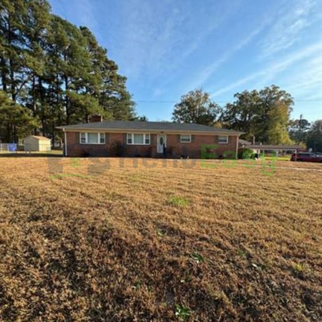 Building Photo - 300 Oakwood Ave