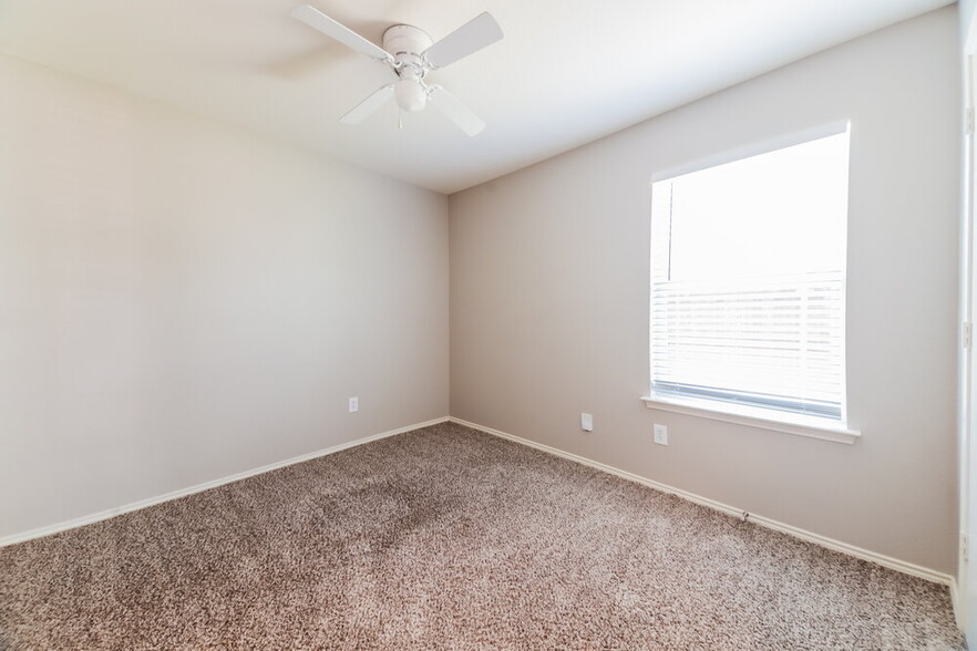 Building Photo - 420 Fireside Pl
