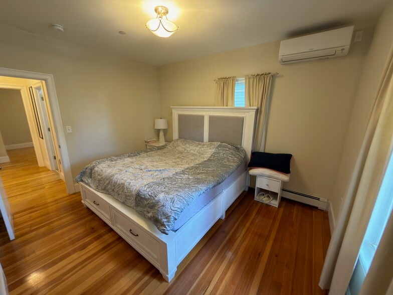 Primary Bedroom - 21 Marion Rd