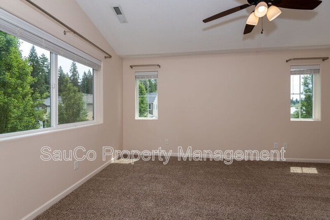 Building Photo - 292 NE 66th Ave