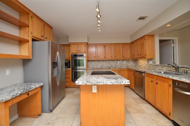 Building Photo - 12310 Burgoyne Dr