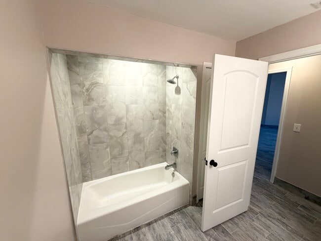 Building Photo - 64 Welling Ln