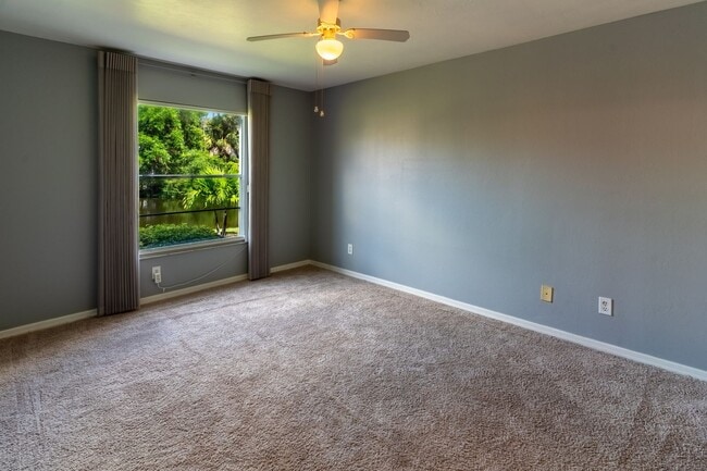 Building Photo - Well-Maintained 2BR/2BA Condo with Lake Vi...