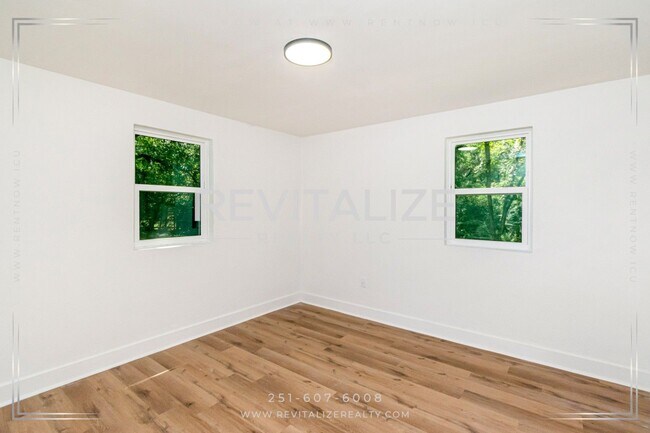 Building Photo - 2365 Sybel Dr