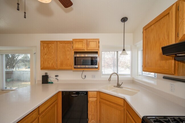 Building Photo - 8004 Old Barn Dr