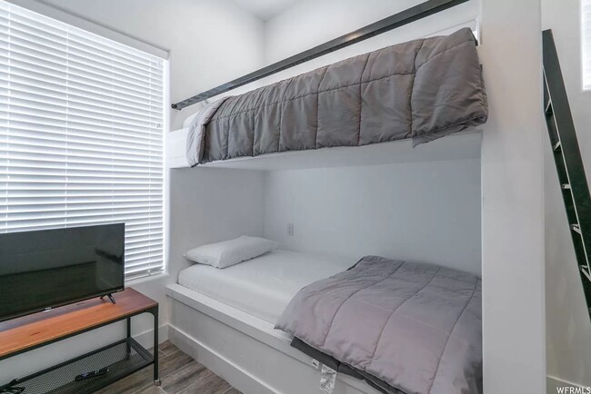 Building Photo - PETS ALLOWED!  Spacious & Modern 3-Bedroom...
