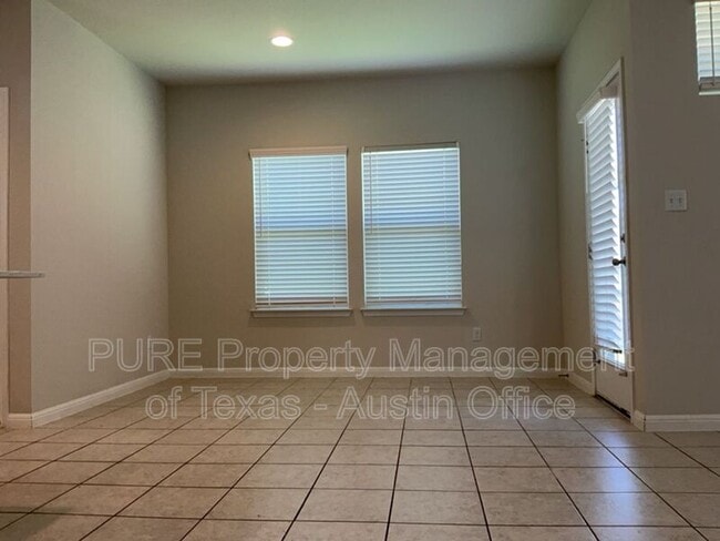 Building Photo - 112 Eagle Lake Dr