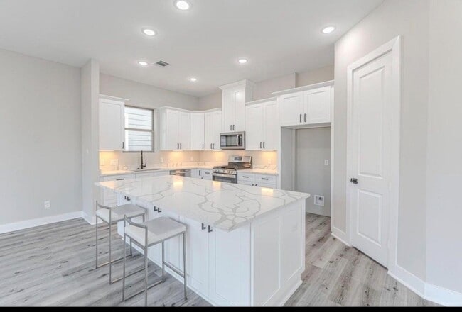 Building Photo - 15034 Wunderlust