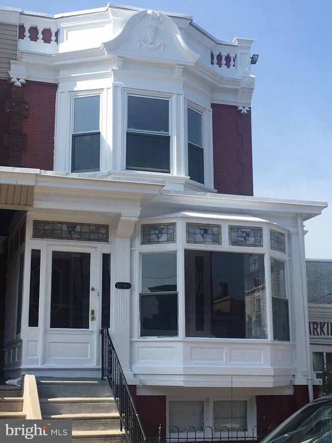 Building Photo - 5444 Addison St