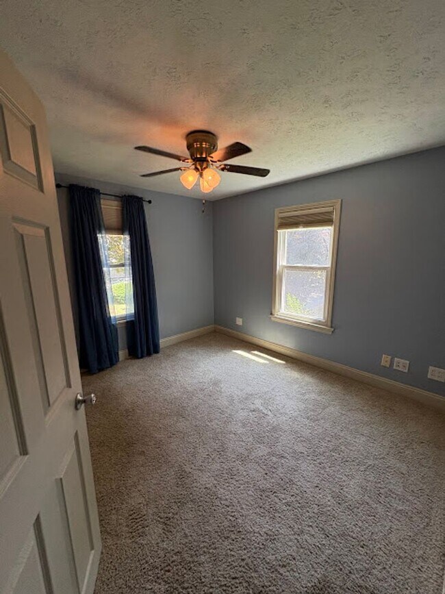Building Photo - 3 Bedroom 1 Bathroom Home Ready to Rent!