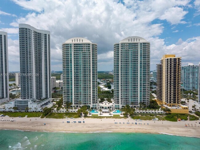 Building Photo - 16051 Collins Ave