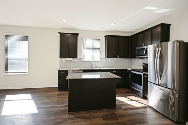 Building Photo - 963 Steeplebush