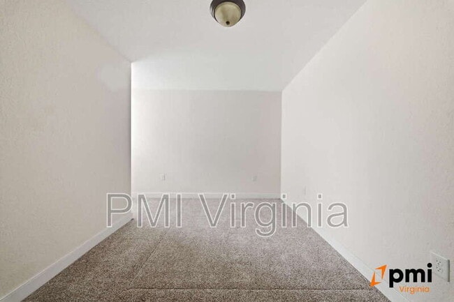 Building Photo - 324 W 36th St