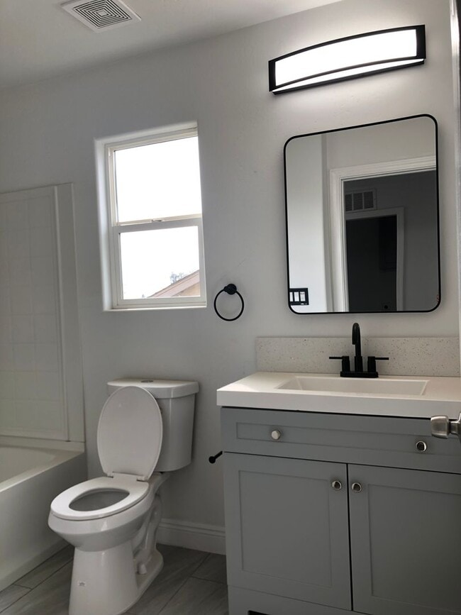 Building Photo - Southwest Bakersfield Home