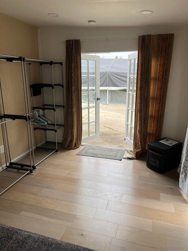 Building Photo - 534 Hoover St