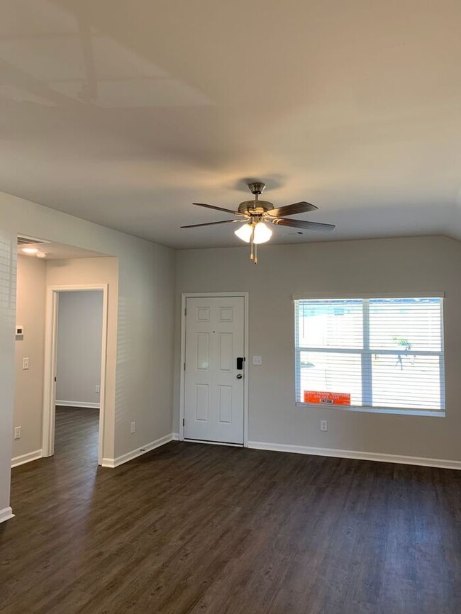 Building Photo - New Year's Promotion! Three Bedroom | Two ...