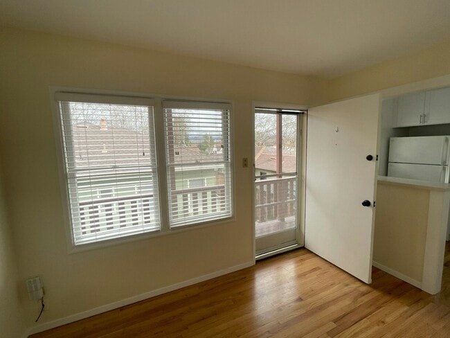 Building Photo - 767 N 2nd St