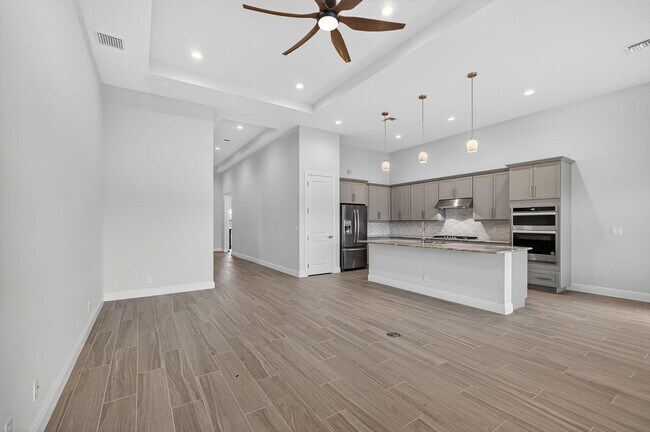 Building Photo - 9901 Regency Wy