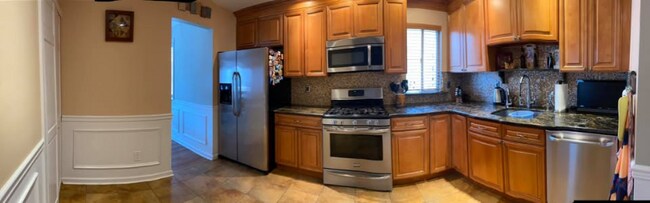 Building Photo - 185 Woods Edge Dr