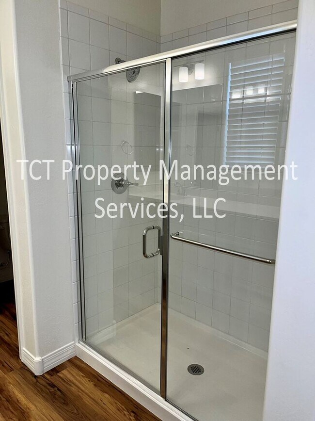 Building Photo - Beautiful Home In Gilbert Lake Community!