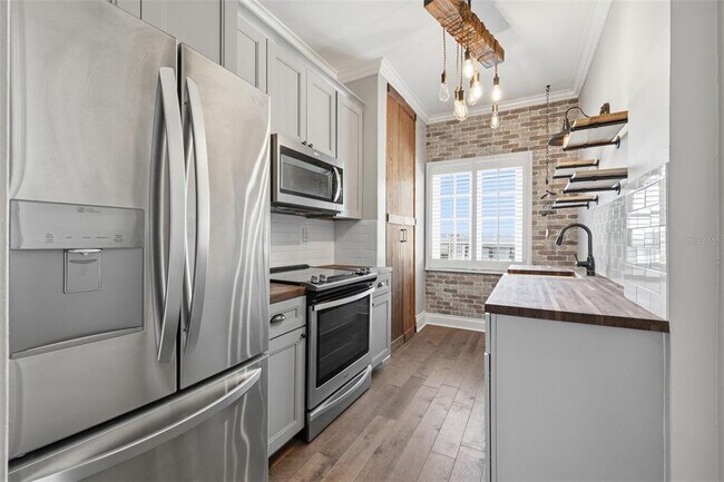 Building Photo - 2117 W Dekle Ave