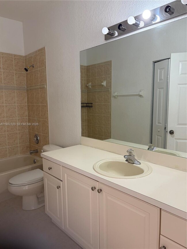 Building Photo - 8831 S Isles Cir