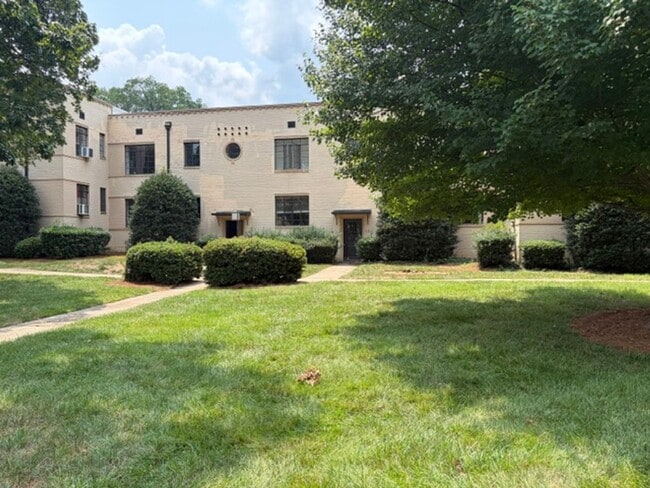 Building Photo - 1/2 MONTH OFF SPECIAL - Dilworth -Historic Myrtle Sq 1 bed 1 bath condo